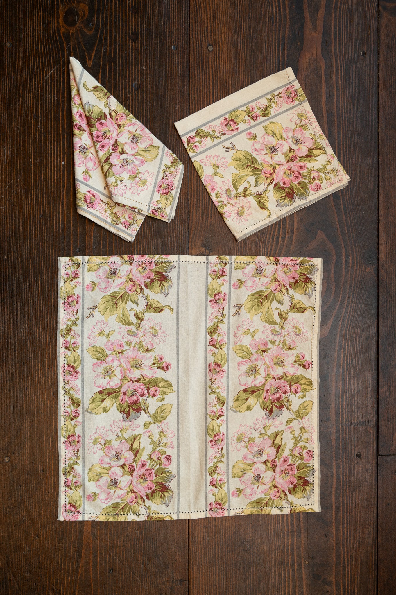 Apple Blossom Luncheon Napkins, Set of 4