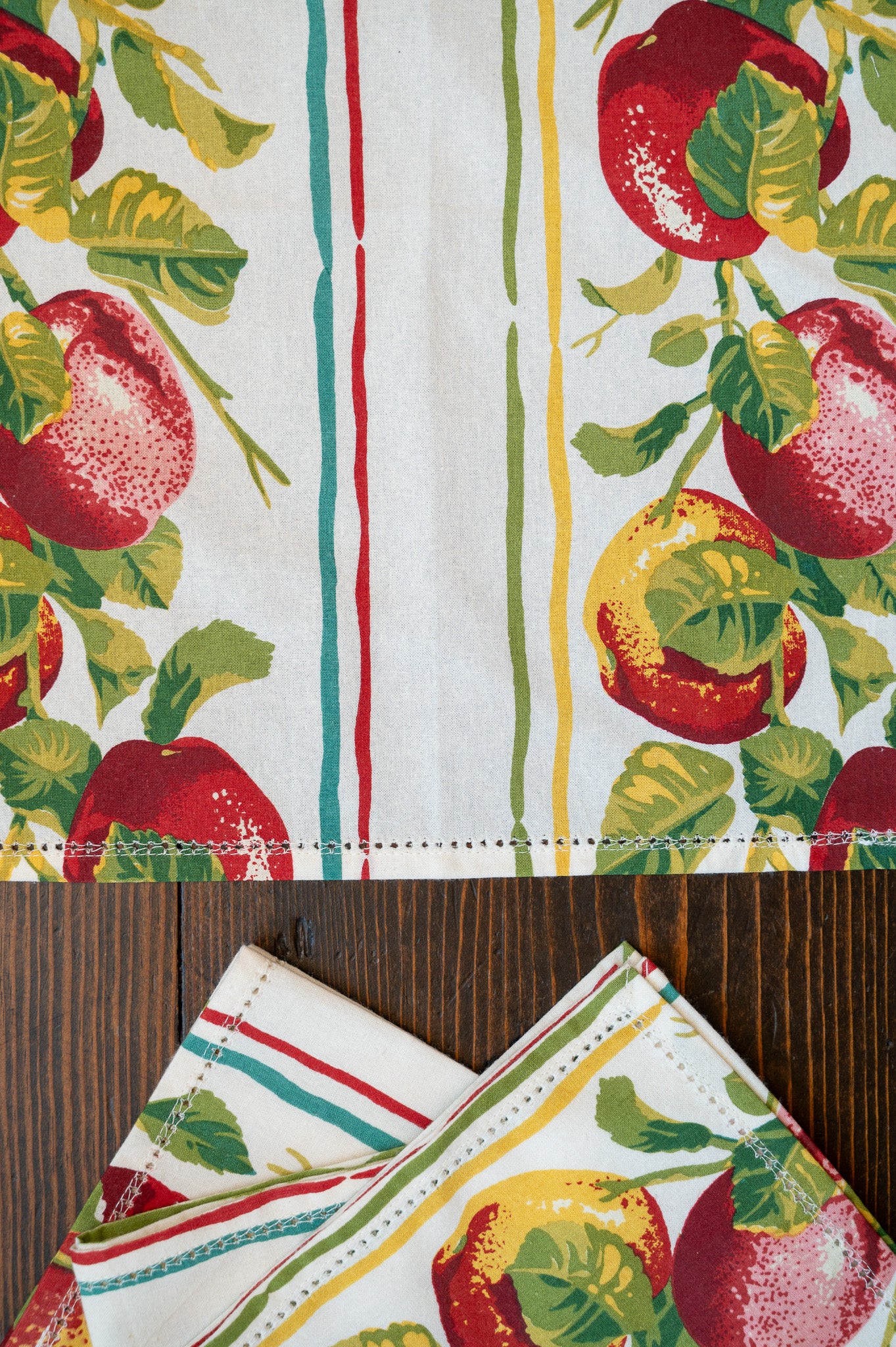 Apple Tree Luncheon Napkins, Set of 4