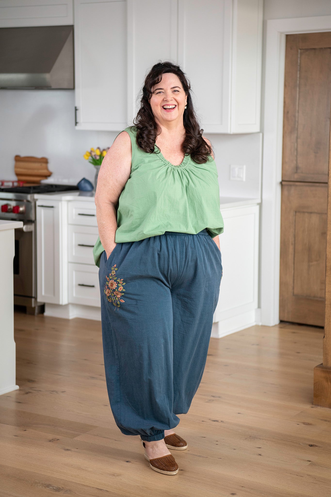 Oleson Embroidered Jogger in Navy