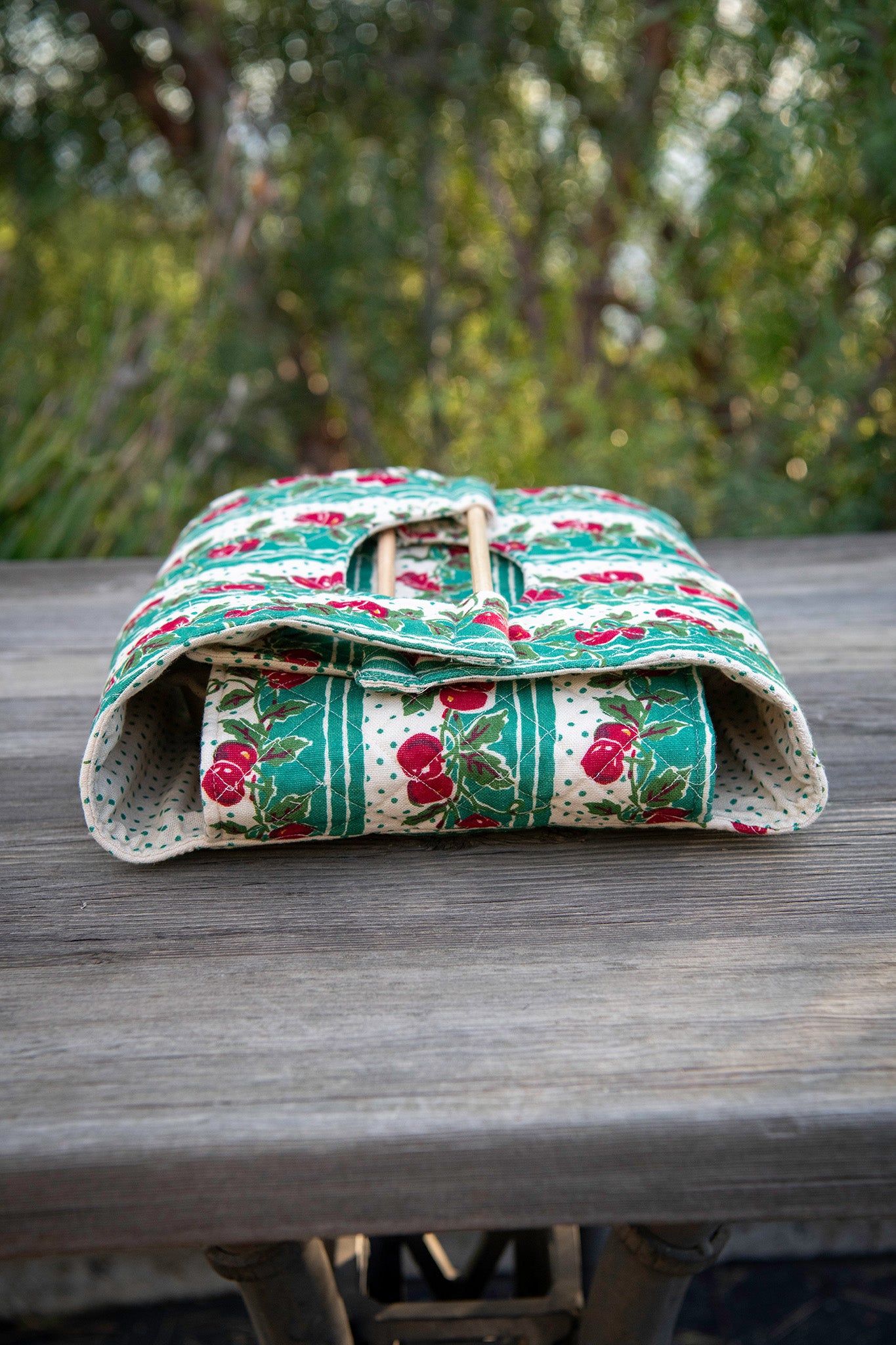 Cheery Cherry Let-That-Casserole Carrier