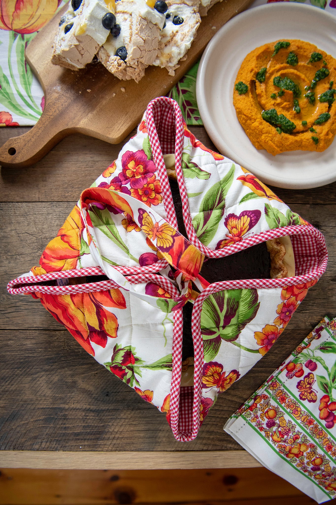 Cornucopia Pie Carrier