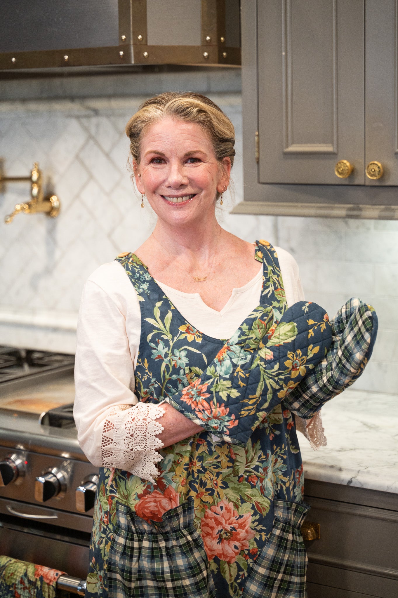 Eternal Rose Oven Mitts, Set of 2