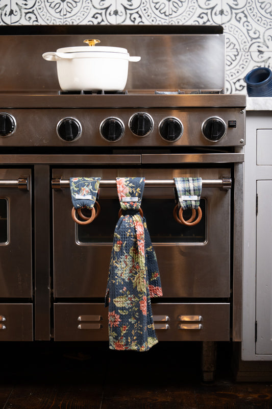 Eternal Rose Tea Towel + Set of 3 Wooden Loop Hangers