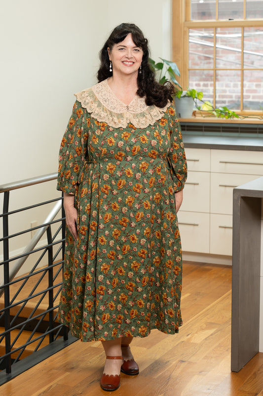 French Lace Collar in Antique