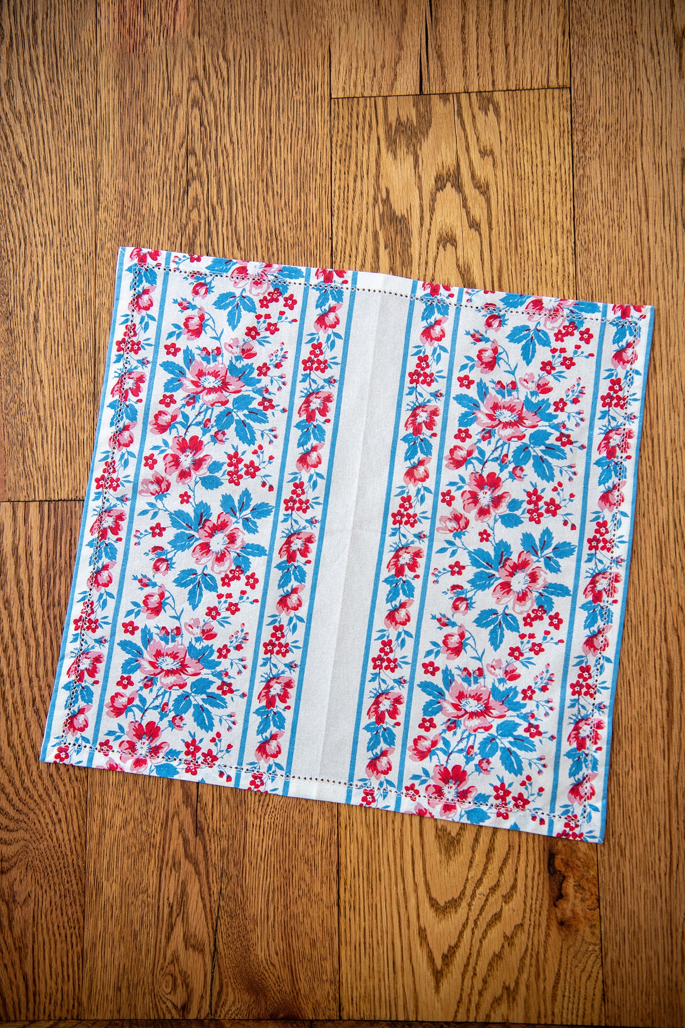 Magnolia Luncheon Napkins, Set of Four