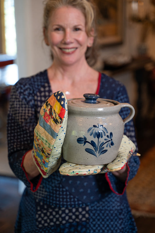 Covered Bean Pot with Lid in Classic Gray Finish